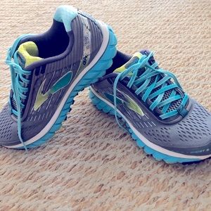 Brooks ghost 9 running shoes size 8.